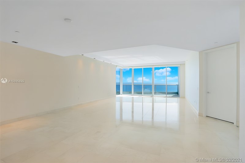 Bath Club Beach Apartment