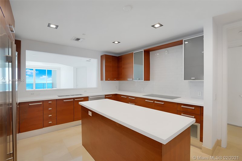 Bath Club Beach Apartment