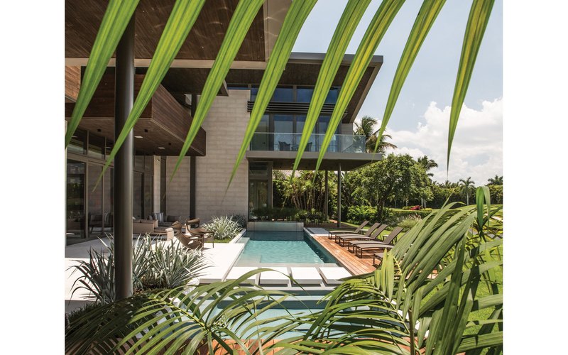 Pavilion house with deep cantilevered slabs, water mirror and native planting